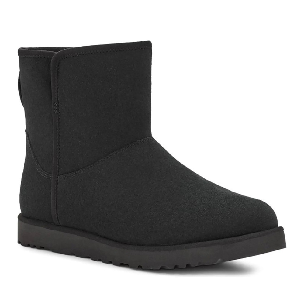 Womens UGG boots size 10 NWT!